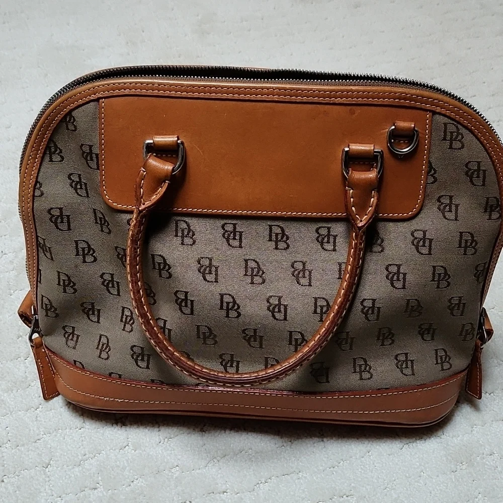 Dooney n Bourke Purse - Picture 1 of 9